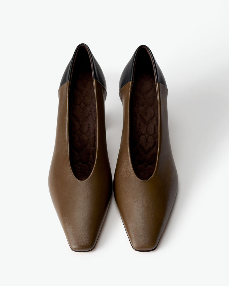 Translation missing: en.Camellia Pump Two-Toned
